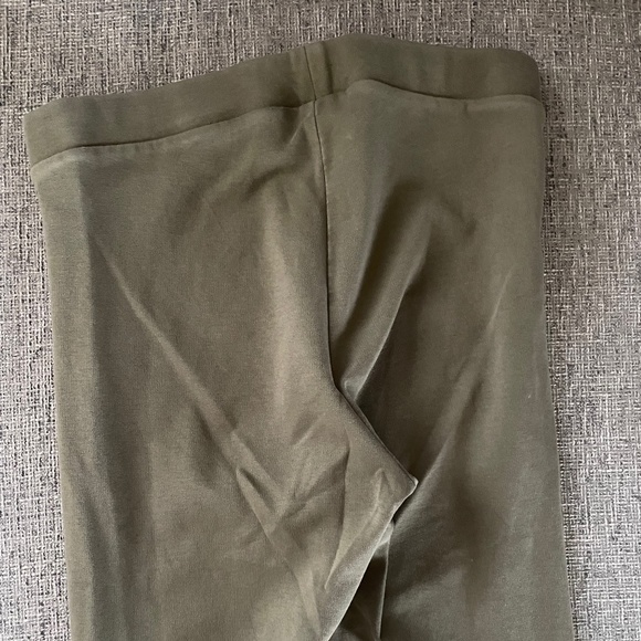 SALE 3️⃣ for $8! 🛍️ XS Olive Mid Rise Ponte Moto Leggings // Express - Picture 9 of 11